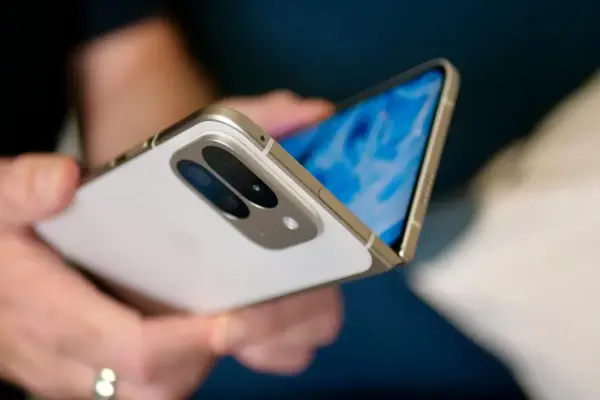 Ba tính năng của Galaxy Z Fold 7 mà Pixel 10 Pro Fold nên mượn